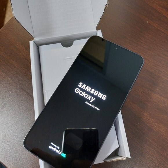 Samsung Galaxy S23 FE 5G 128GB Unlocked. In good condition !!! - Picture 8 of 9